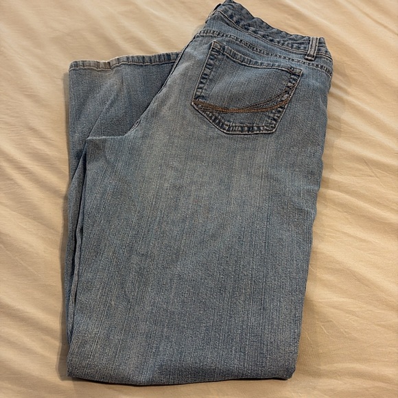 Sonoma Women’s Straight Leg Jeans Size 12 Medium Wash Classic Denim - Picture 2 of 9